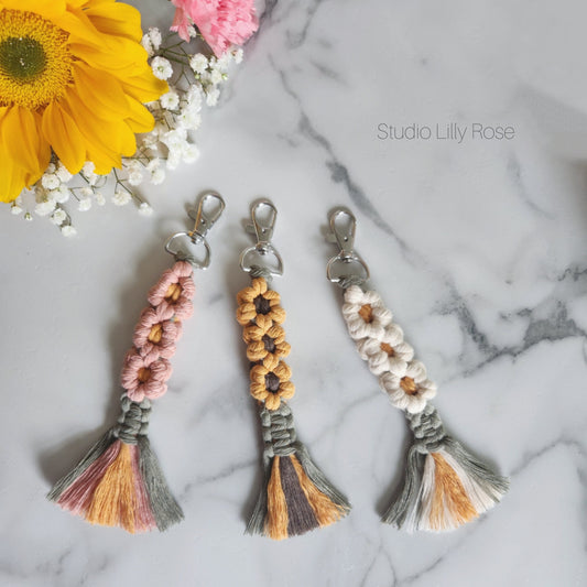 Macrame Flower Keychain | Flower Keychain | Daisy | Sunflower | Pink flowers