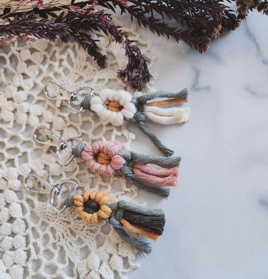 Mini Macrame Flower Keychain | Flower Keychain | Daisy | Sunflower | Pink flowers